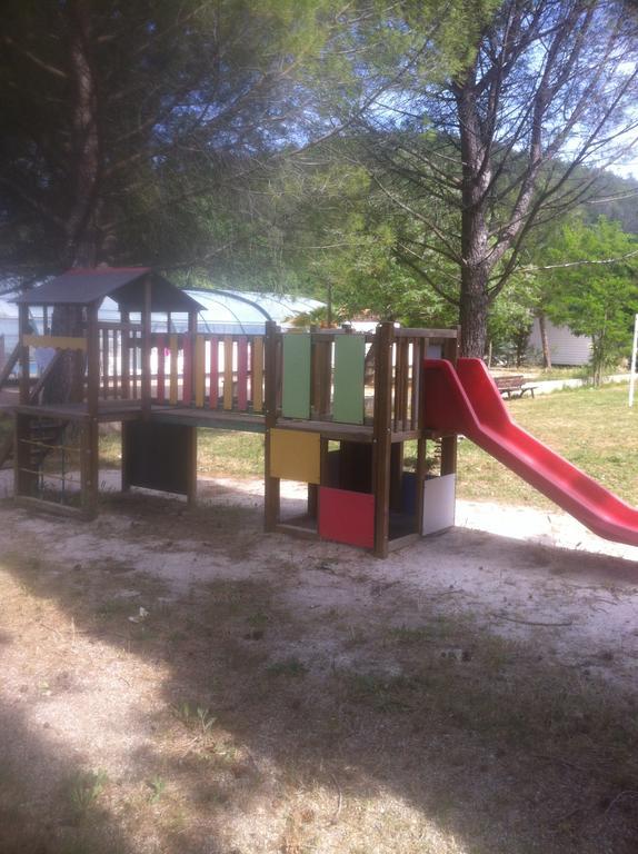 Camping La Vidaresse Sainte-Anastasie-sur-Issole Exterior photo