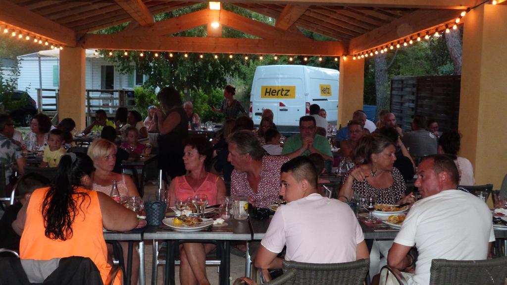 Camping La Vidaresse Sainte-Anastasie-sur-Issole Exterior photo