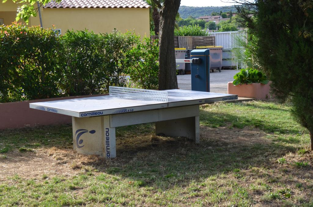 Camping La Vidaresse Sainte-Anastasie-sur-Issole Exterior photo