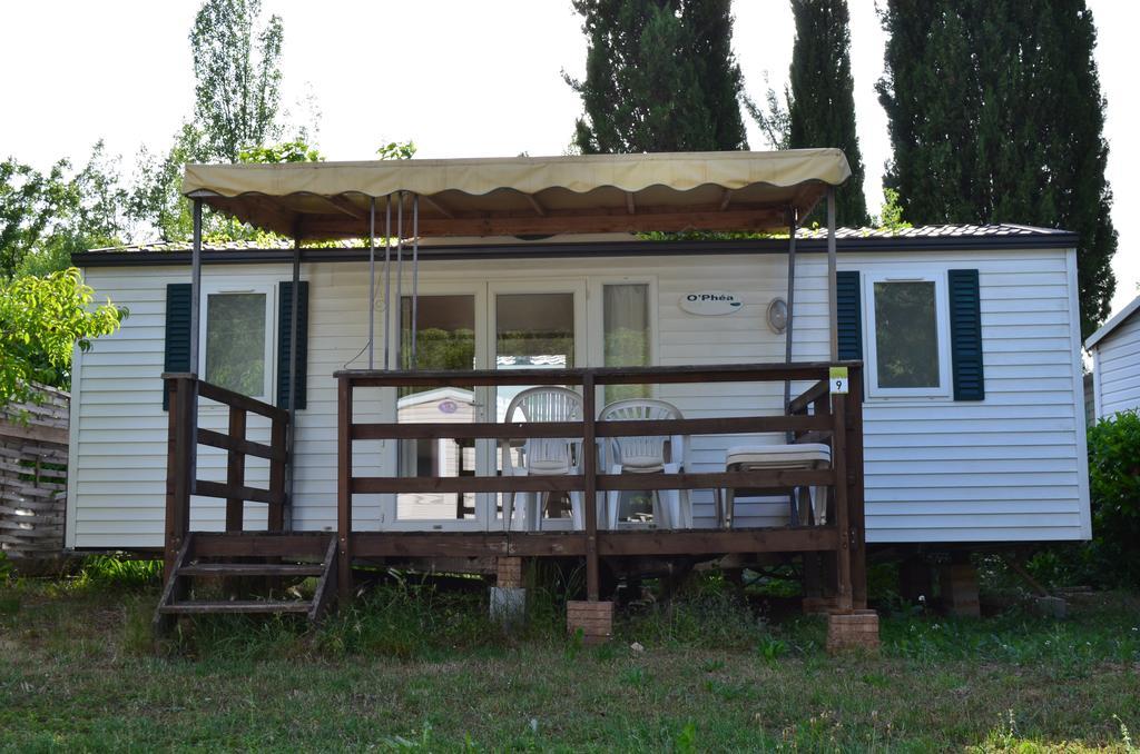 Camping La Vidaresse Sainte-Anastasie-sur-Issole Exterior photo