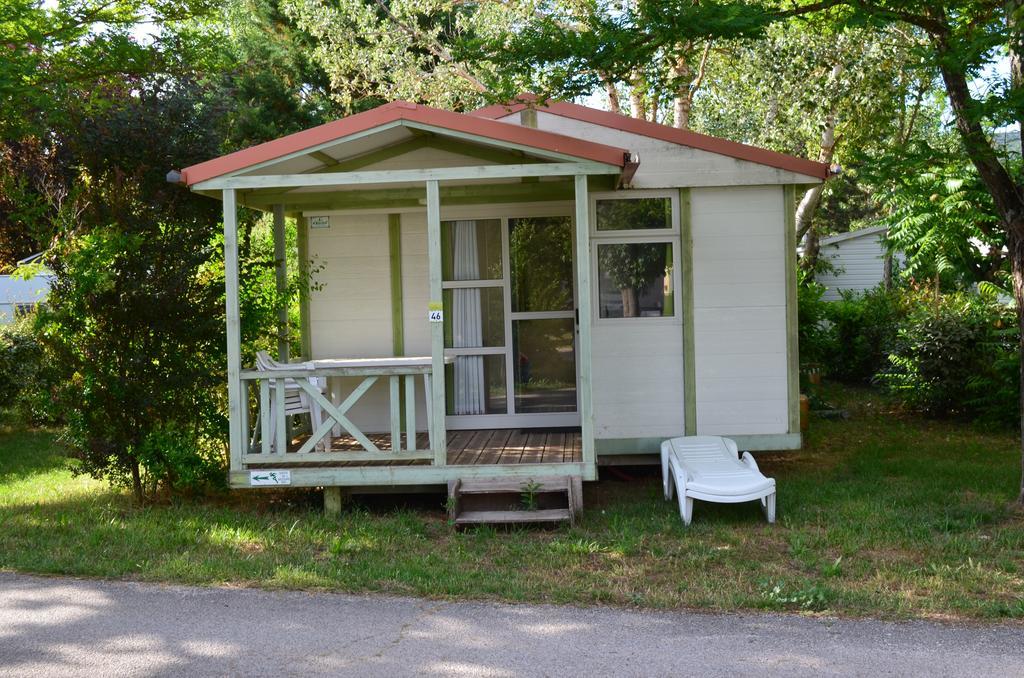 Camping La Vidaresse Sainte-Anastasie-sur-Issole Exterior photo