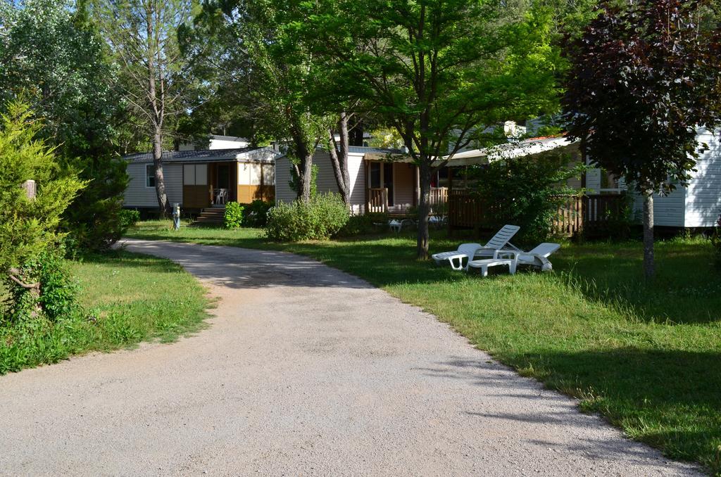 Camping La Vidaresse Sainte-Anastasie-sur-Issole Exterior photo