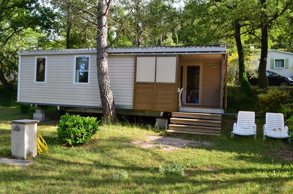 Camping La Vidaresse Sainte-Anastasie-sur-Issole Exterior photo