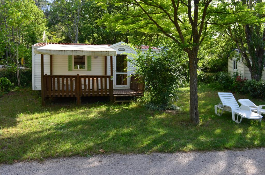 Camping La Vidaresse Sainte-Anastasie-sur-Issole Exterior photo