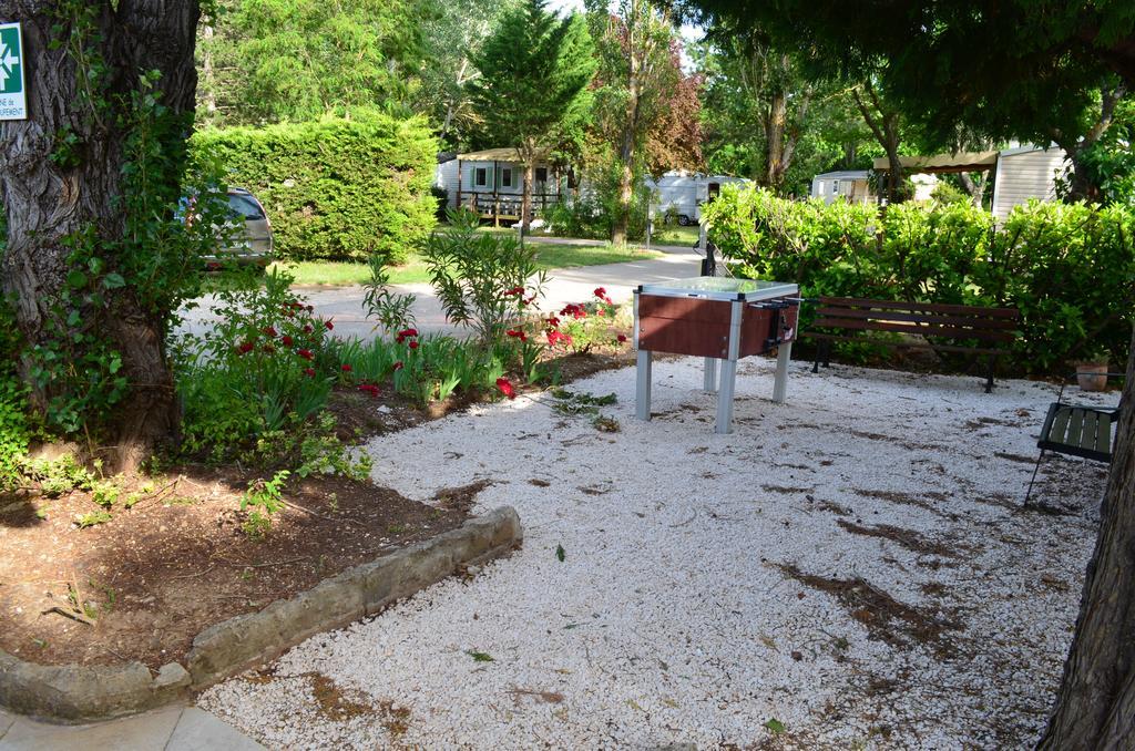 Camping La Vidaresse Sainte-Anastasie-sur-Issole Exterior photo