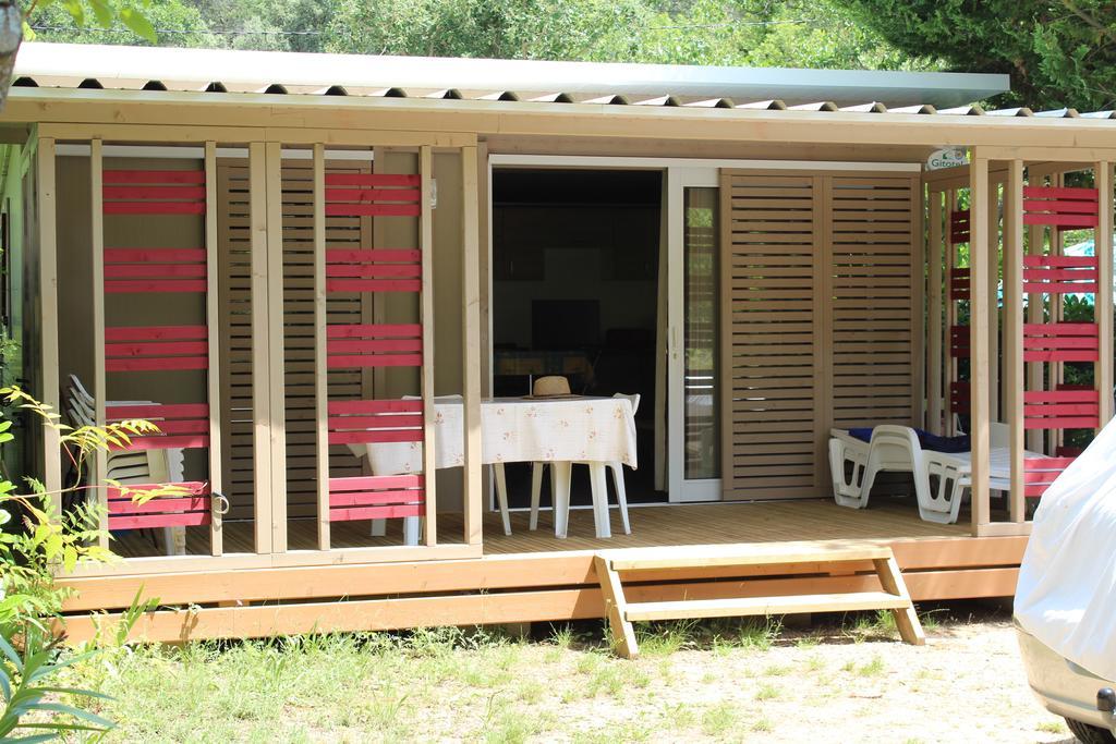 Camping La Vidaresse Sainte-Anastasie-sur-Issole Exterior photo